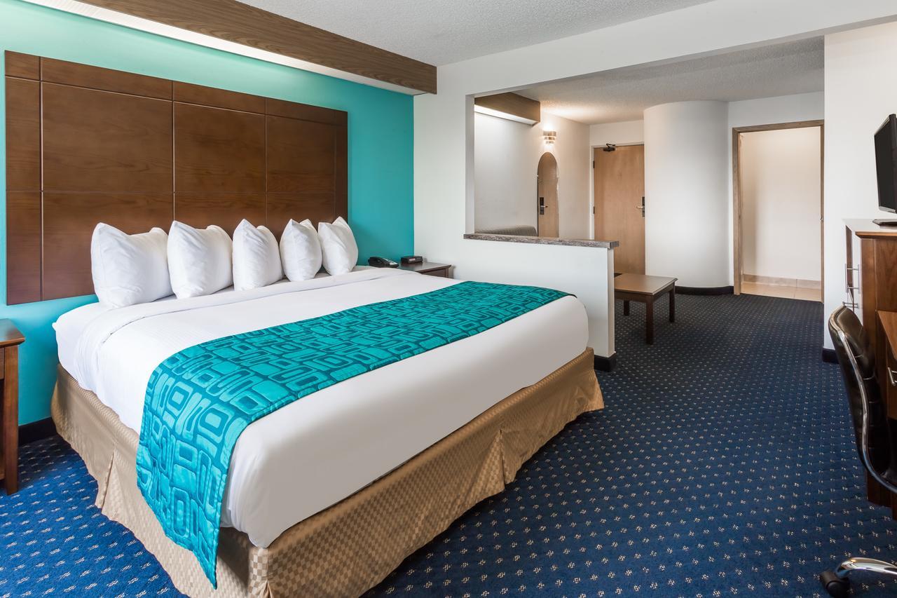 Howard Johnson By Wyndham Vancouver Hotel & Suites Extérieur photo