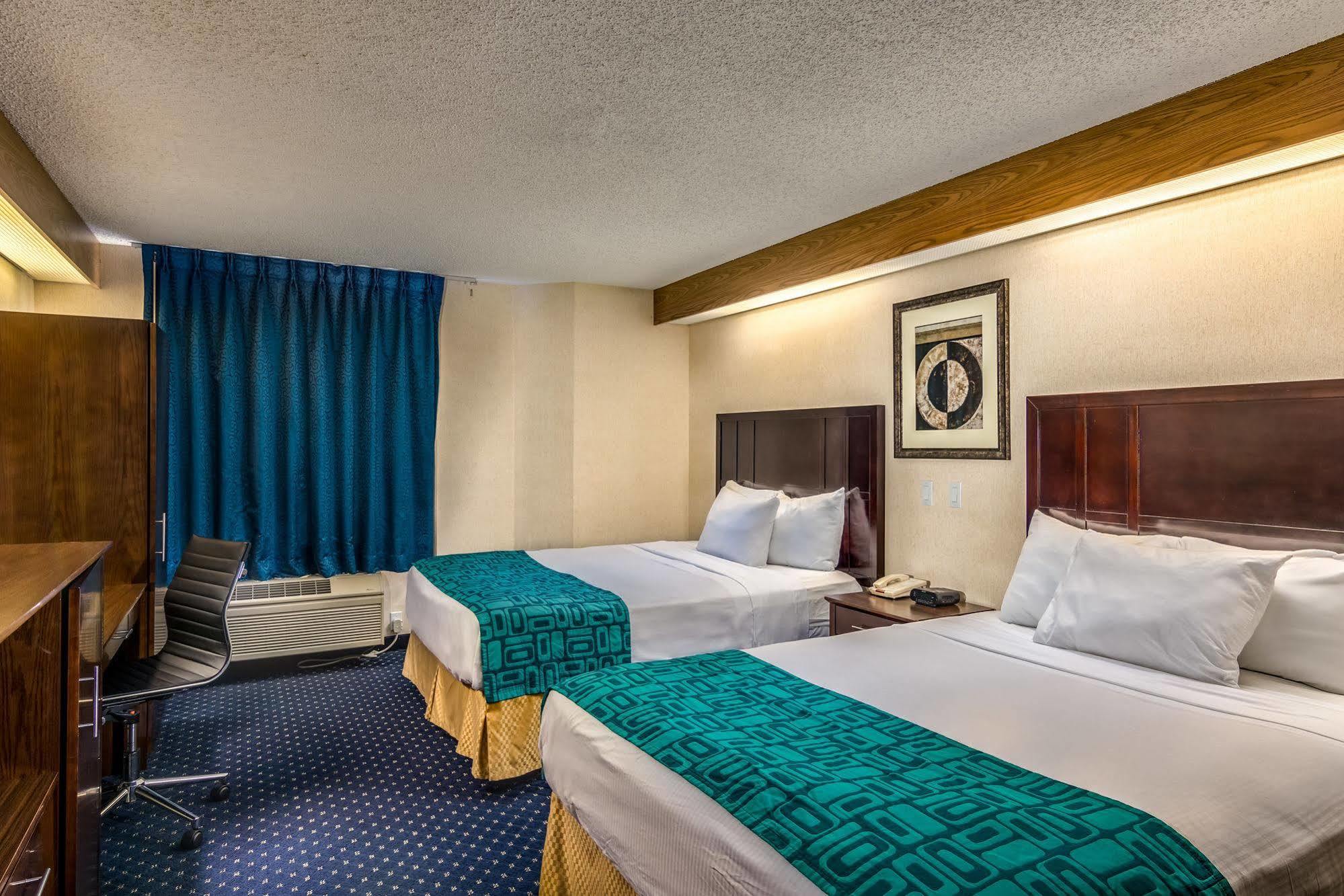 Howard Johnson By Wyndham Vancouver Hotel & Suites Extérieur photo