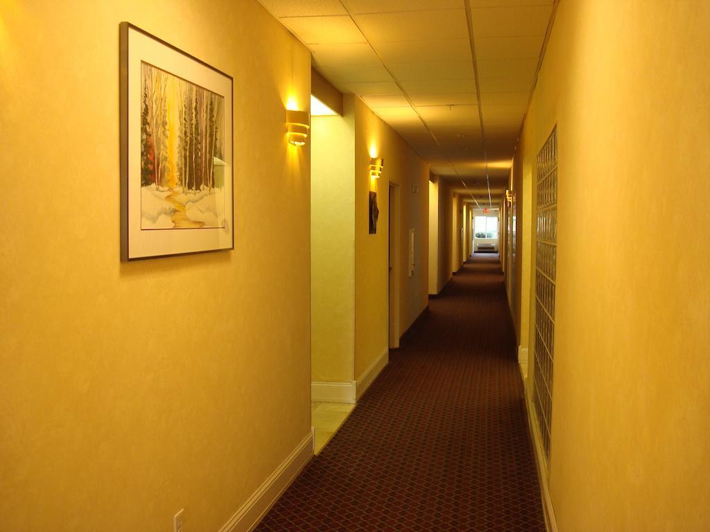 Howard Johnson By Wyndham Vancouver Hotel & Suites Extérieur photo